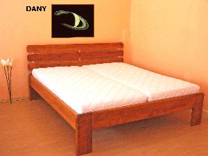 DANNY - Nadčasová postel z masivního 4cm dřeva.