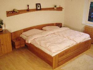 JAN - Masivní buková postel, masiv 4cm, plná čela Cena platí pro rozměr do 180/200, za příplatek i atypy Moření postele dle vzorku či vzorníku +1000 Kč