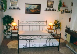 Postel KAROLINA - Kvalitníkovová postel, vyjadřující osobnost a vkus každého majitele